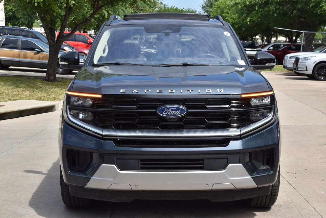 Certified 2025 Ford Expedition Platinum image 3