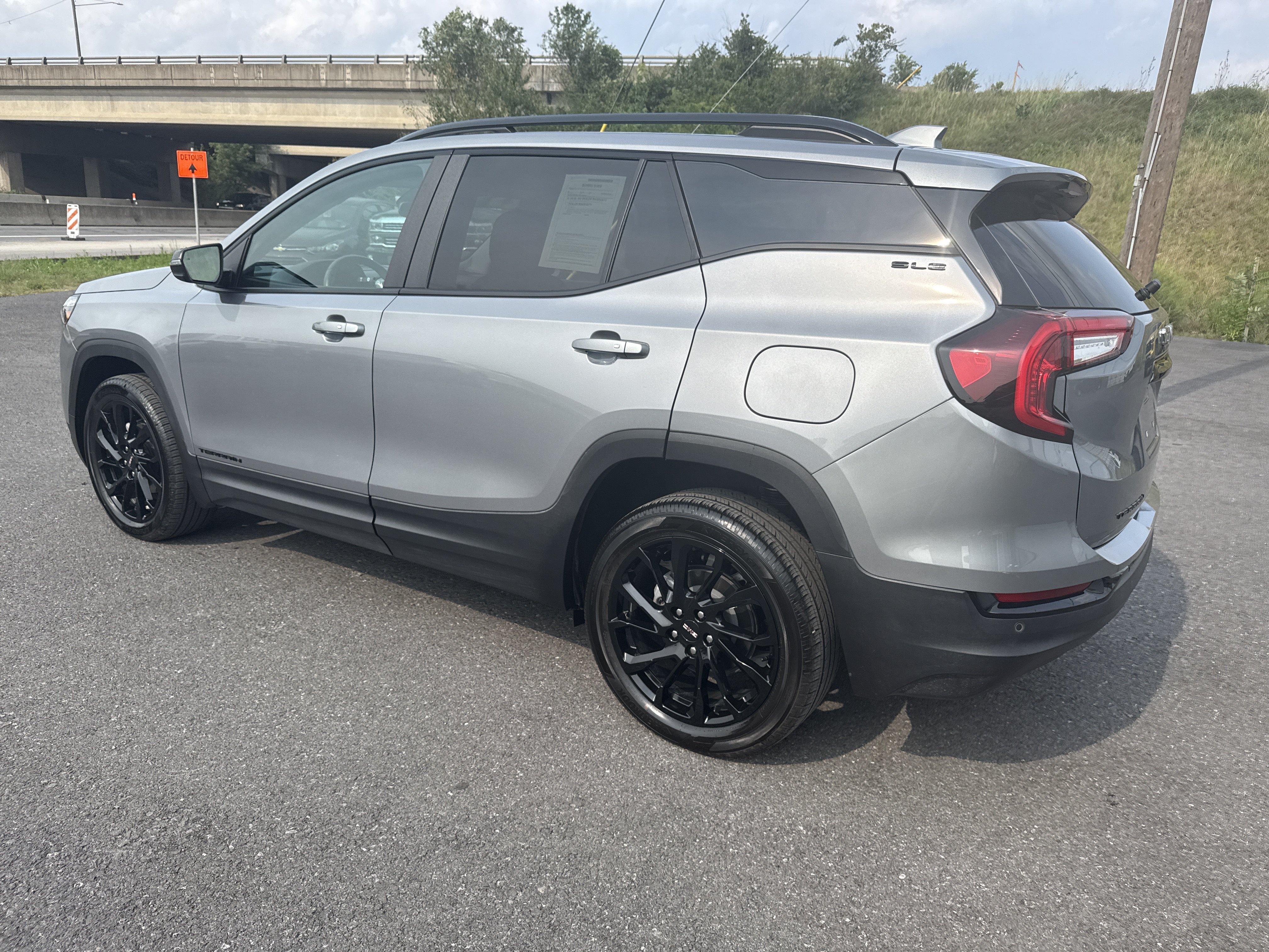 Used 2023 GMC Terrain SLE w/ Driver Convenience Package AWD/4WD image 6