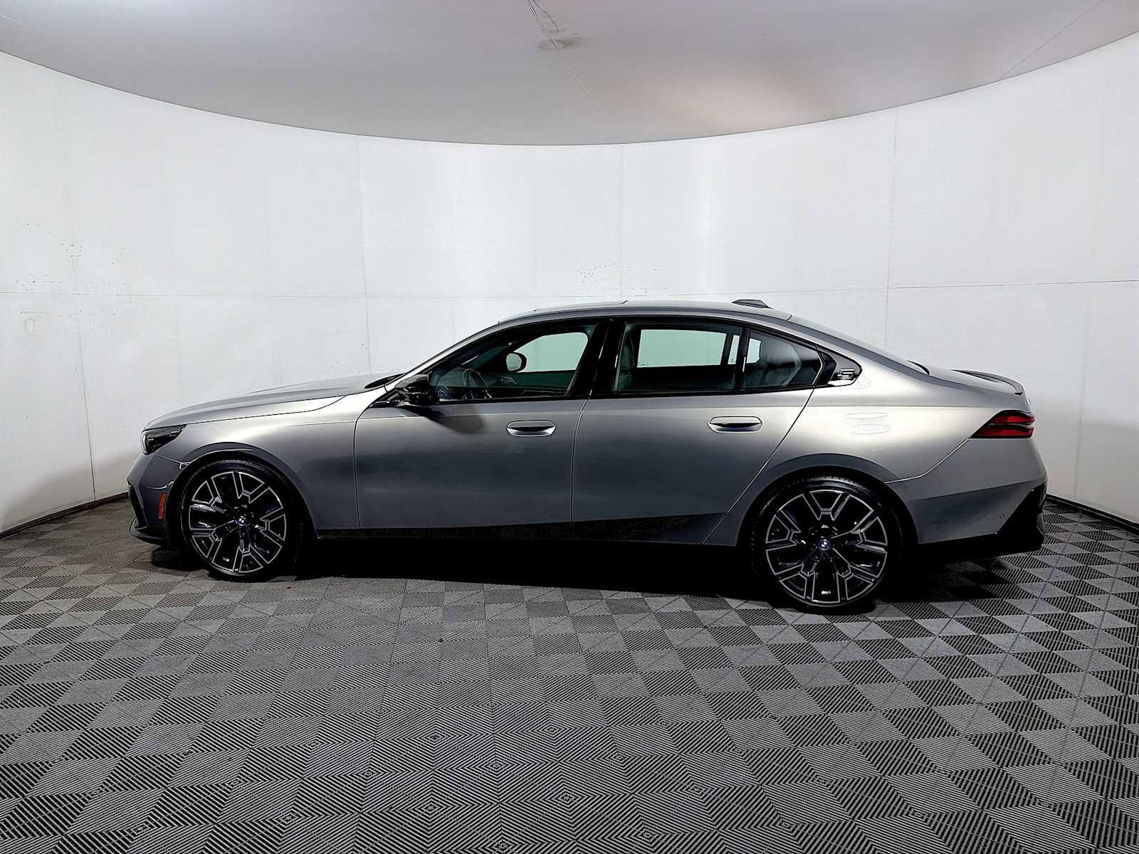 Used 2024 BMW i5 M60 w/ Premium Package image 4