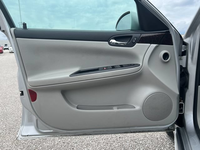 Used 2015 Chevrolet Impala LT w/ LT Sunroof Package FWD image 12