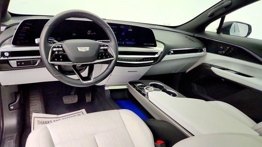 Used 2025 Cadillac Lyriq Luxury RWD image 12