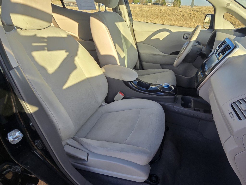 Used 2014 Nissan Leaf SV w/ LED & Quick Charge Package image 14