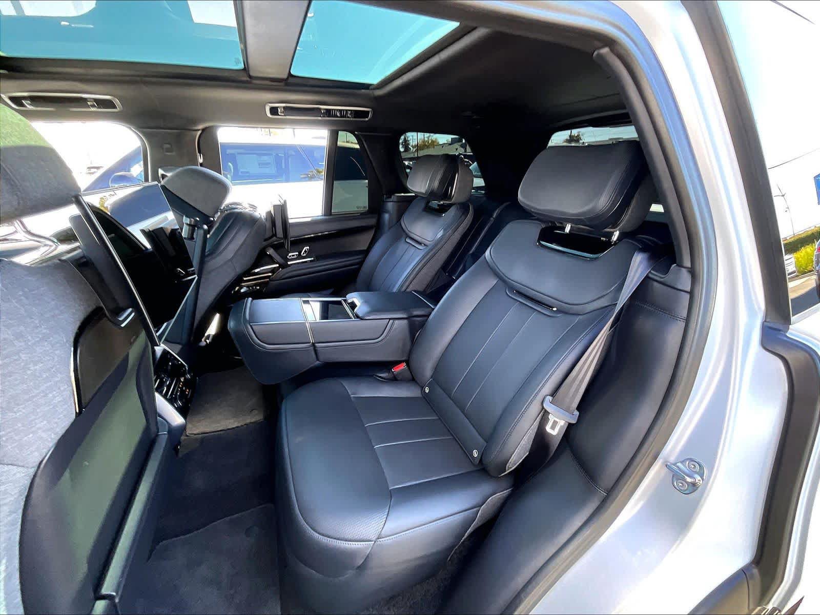 Used 2024 Land Rover Range Rover SV AWD/4WD image 30