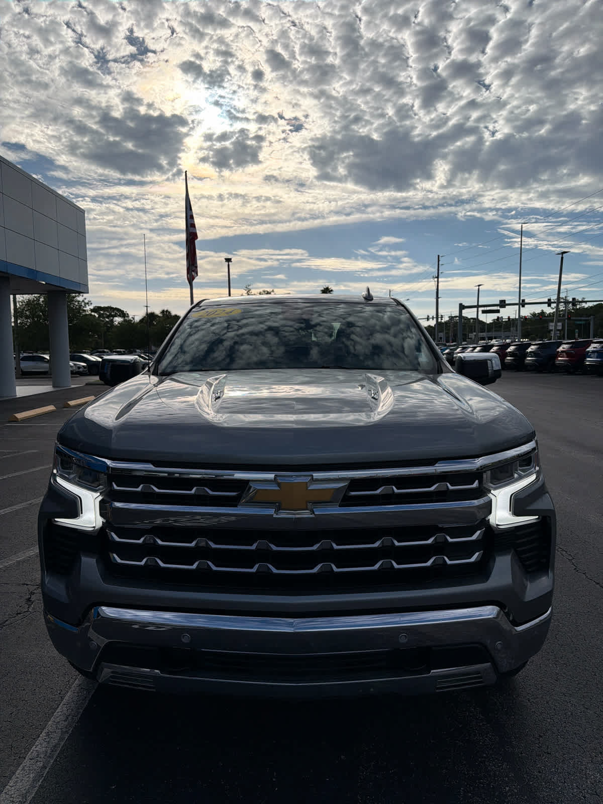 Used 2024 Chevrolet Silverado 1500 LTZ AWD/4WD image 8