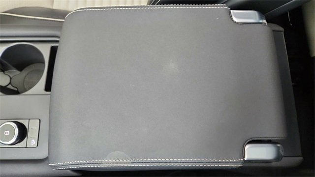 Used 2024 Land Rover Discovery Dynamic SE image 56