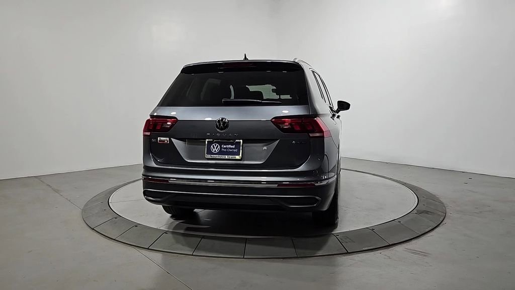 Certified 2024 Volkswagen Tiguan SE w/ Panoramic Sunroof Package image 5