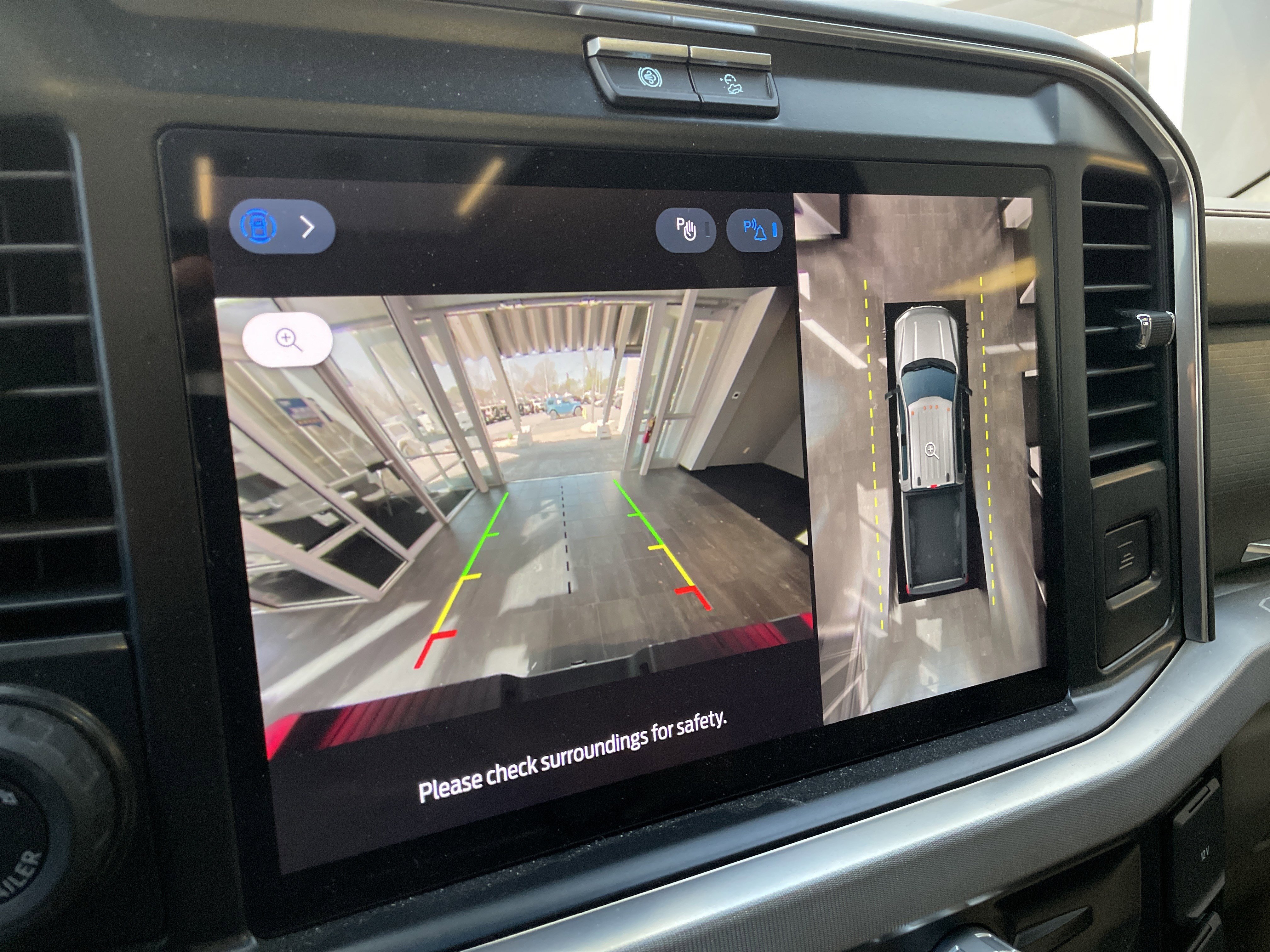 Used 2025 Ford F450 Platinum w/ Platinum Plus Package image 31