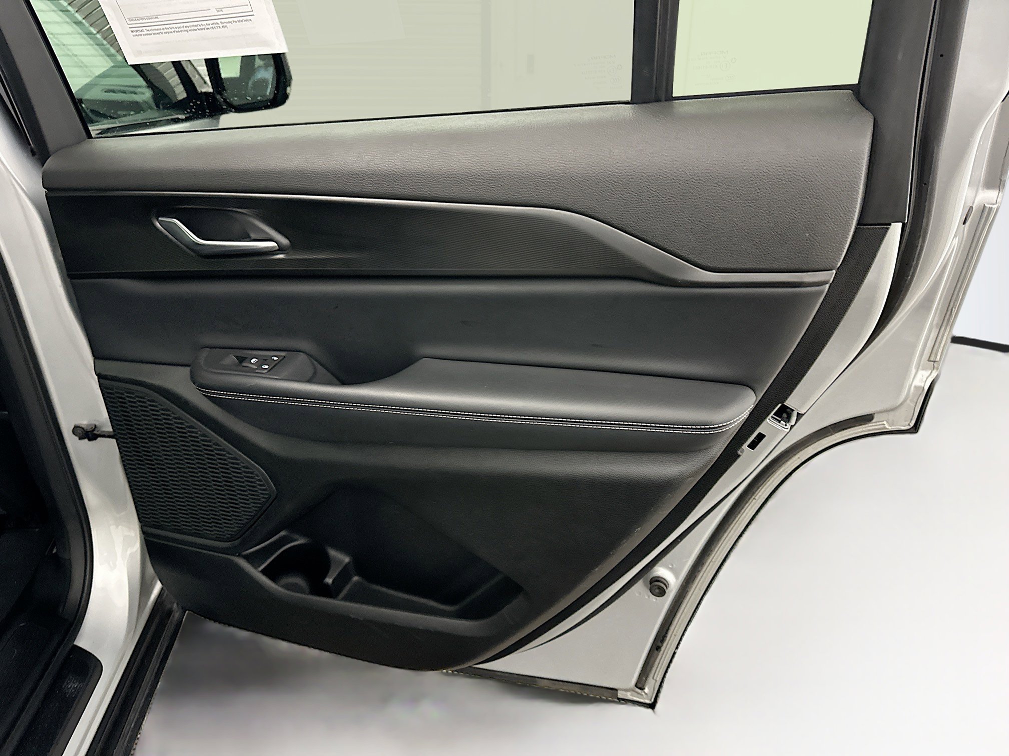 Used 2023 Jeep Grand Cherokee L Laredo image 32