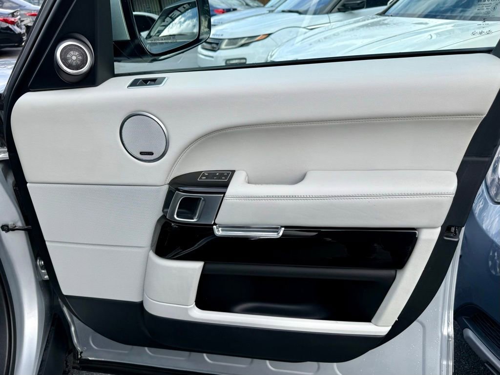 Used 2015 Land Rover Range Rover Supercharged image 26