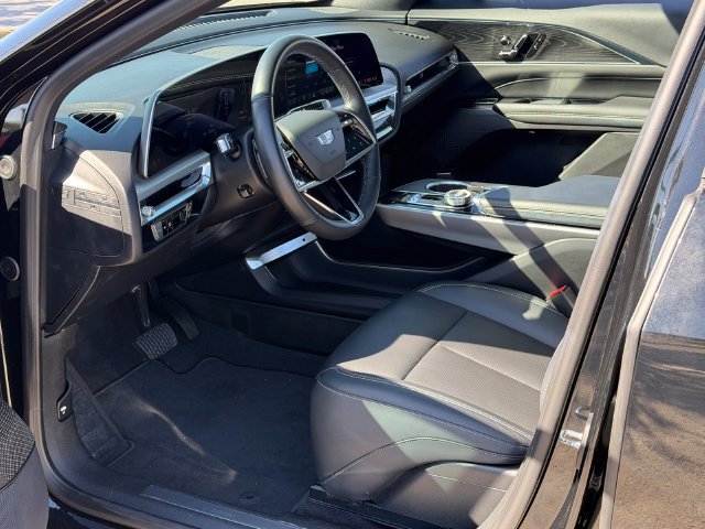 Used 2024 Cadillac Lyriq Sport RWD image 11