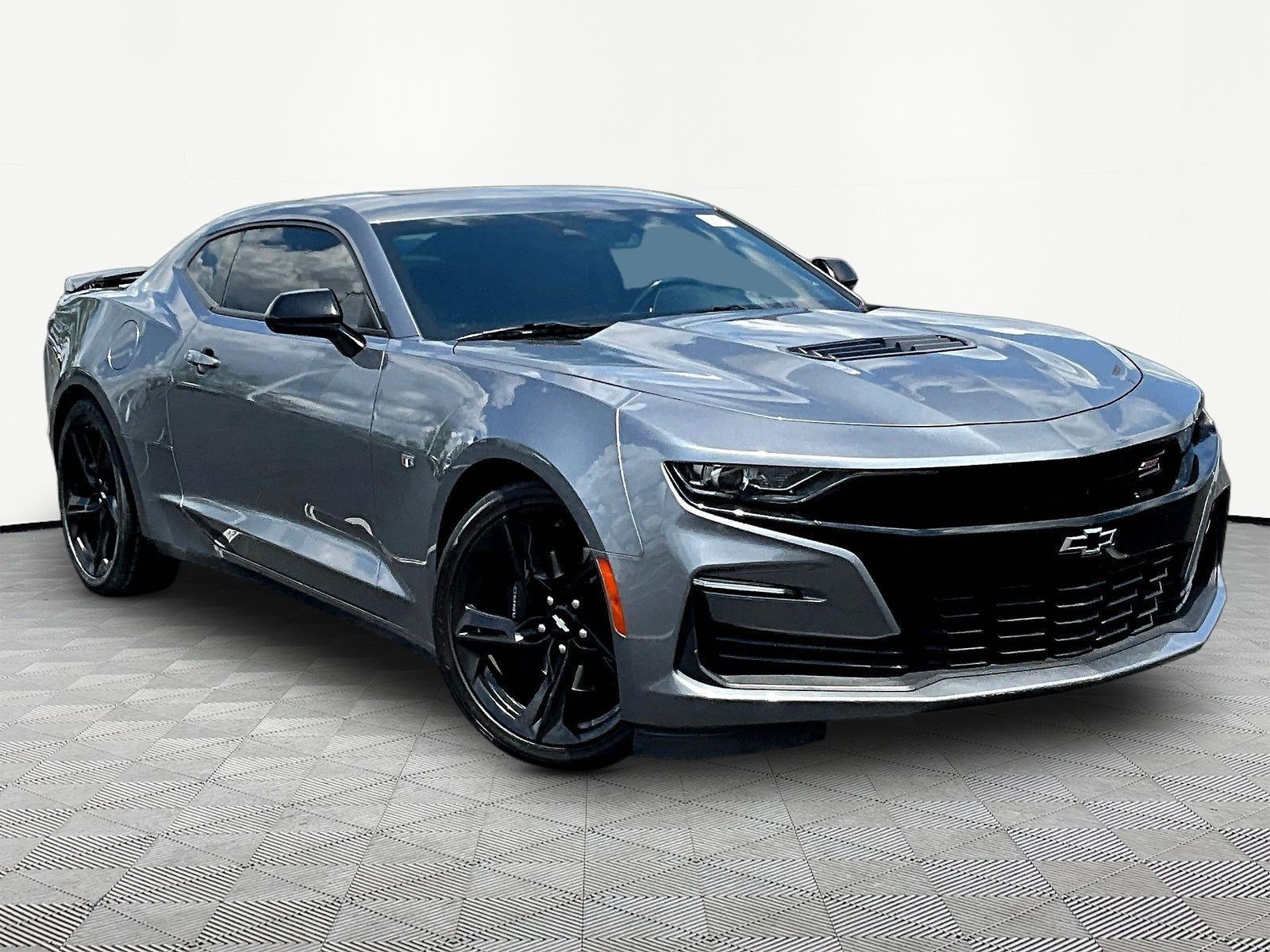 Used 2019 Chevrolet Camaro SS w/ Black Appearance Package RWD image 3