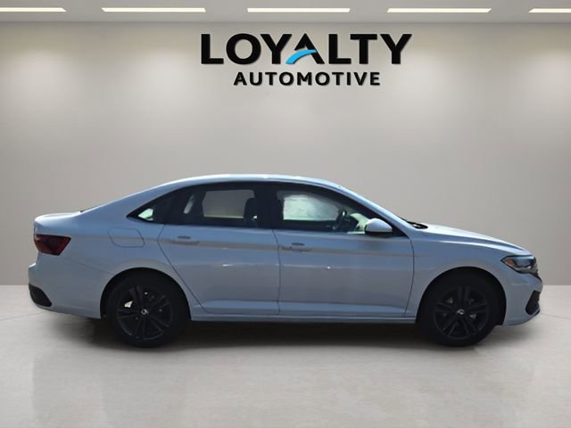 Used 2024 Volkswagen Jetta SE w/ Panoramic Sunroof Package image 6