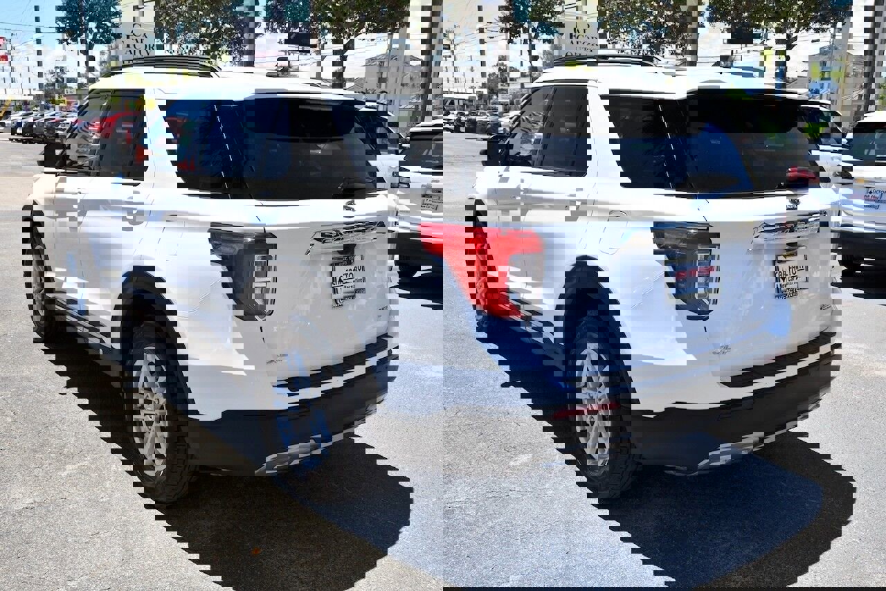 Used 2024 Ford Explorer XLT w/ Equipment Group 202A image 4