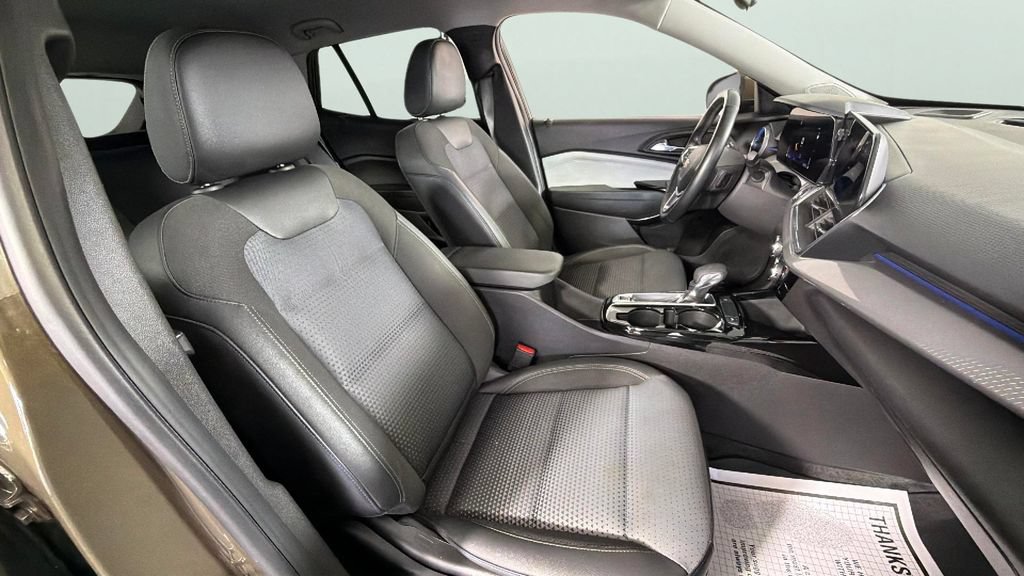 Certified 2024 Chevrolet Trax LT w/ Driver Confidence Package FWD image 48