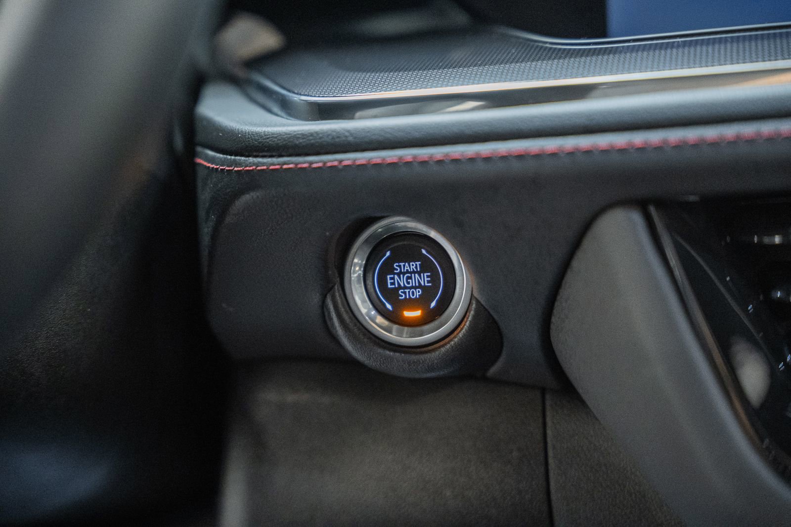 Used 2025 Chevrolet Suburban RST w/ Advanced Technology Package image 34