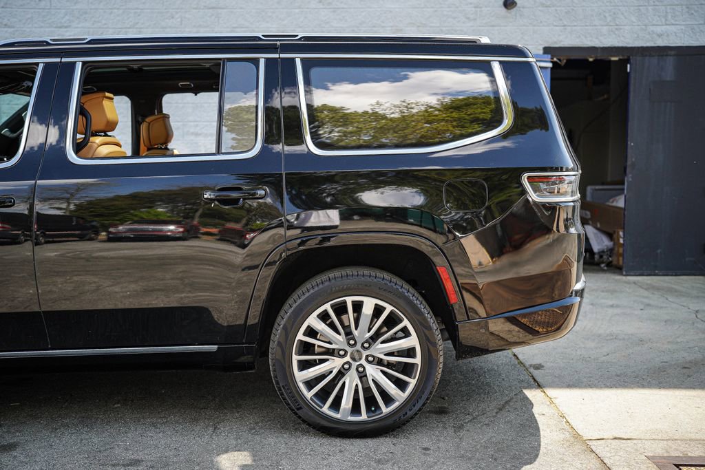 Used 2023 Jeep Grand Wagoneer Series III image 12