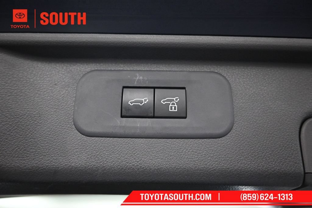 Certified 2025 Toyota Grand Highlander AWD image 33