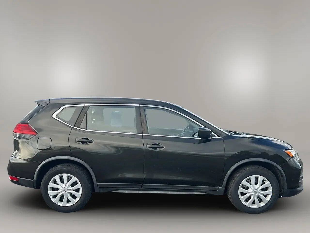 Used 2017 Nissan Rogue S FWD image 8