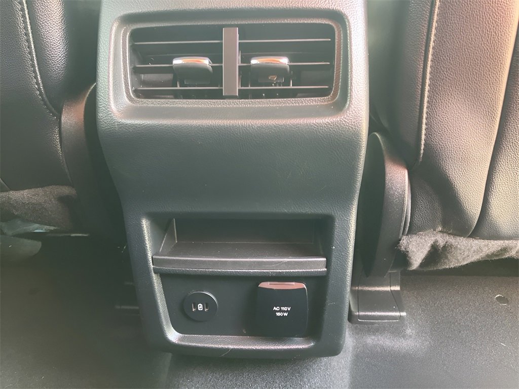 Used 2024 Ford Edge Titanium image 33