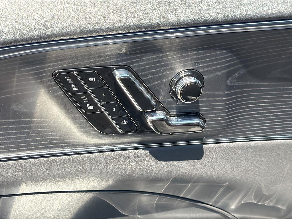 Certified 2024 Cadillac Lyriq Luxury RWD image 21