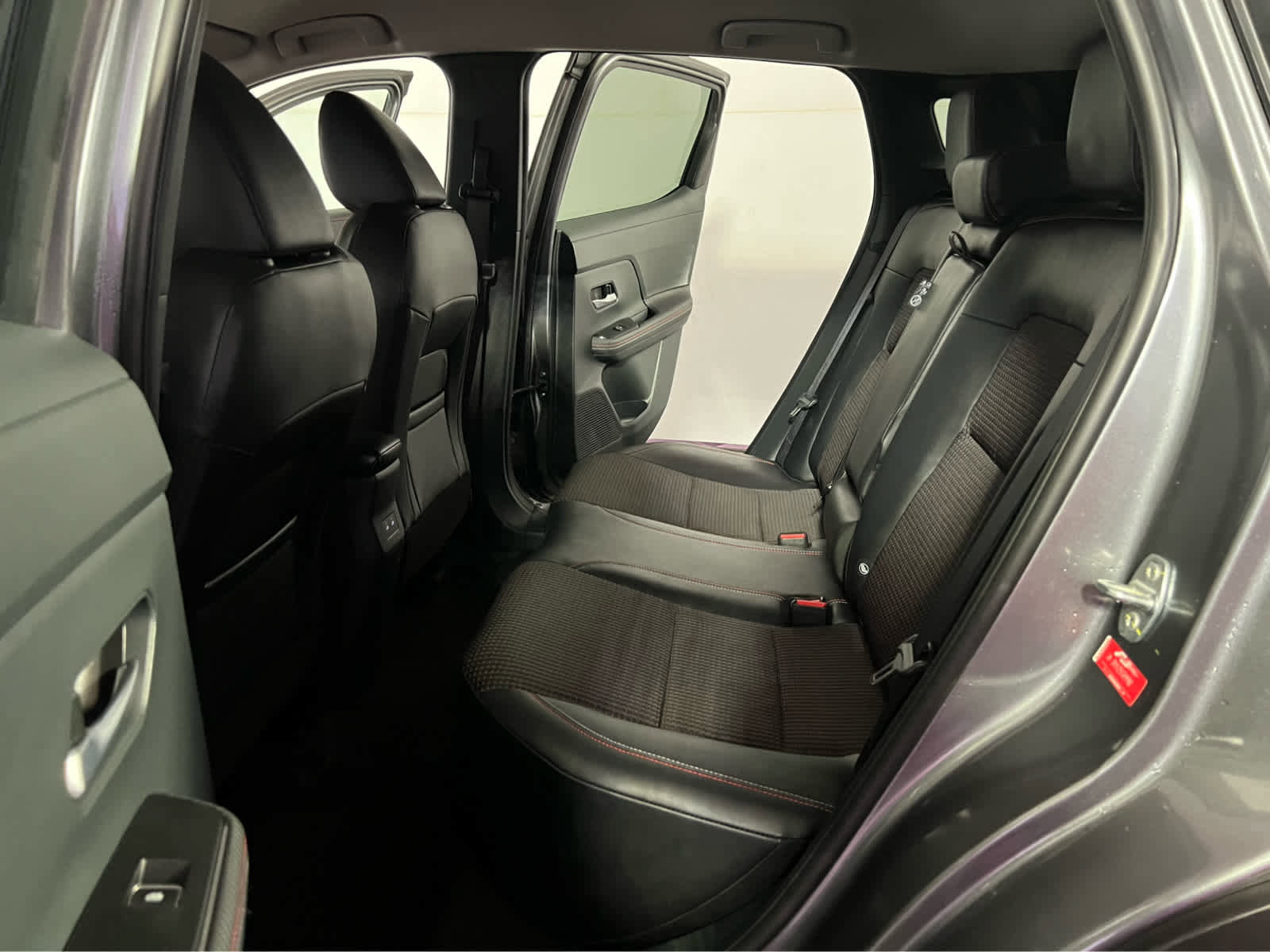 Certified 2025 Nissan Kicks SR FWD image 22