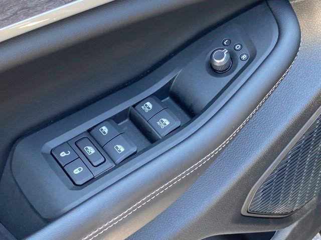 Used 2025 Jeep Grand Cherokee L Limited w/ Luxury Tech Group II AWD/4WD image 12