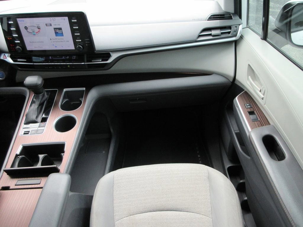 Used 2022 Toyota Sienna LE FWD image 16
