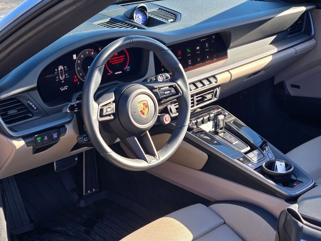 Used 2025 Porsche 911 Carrera image 4