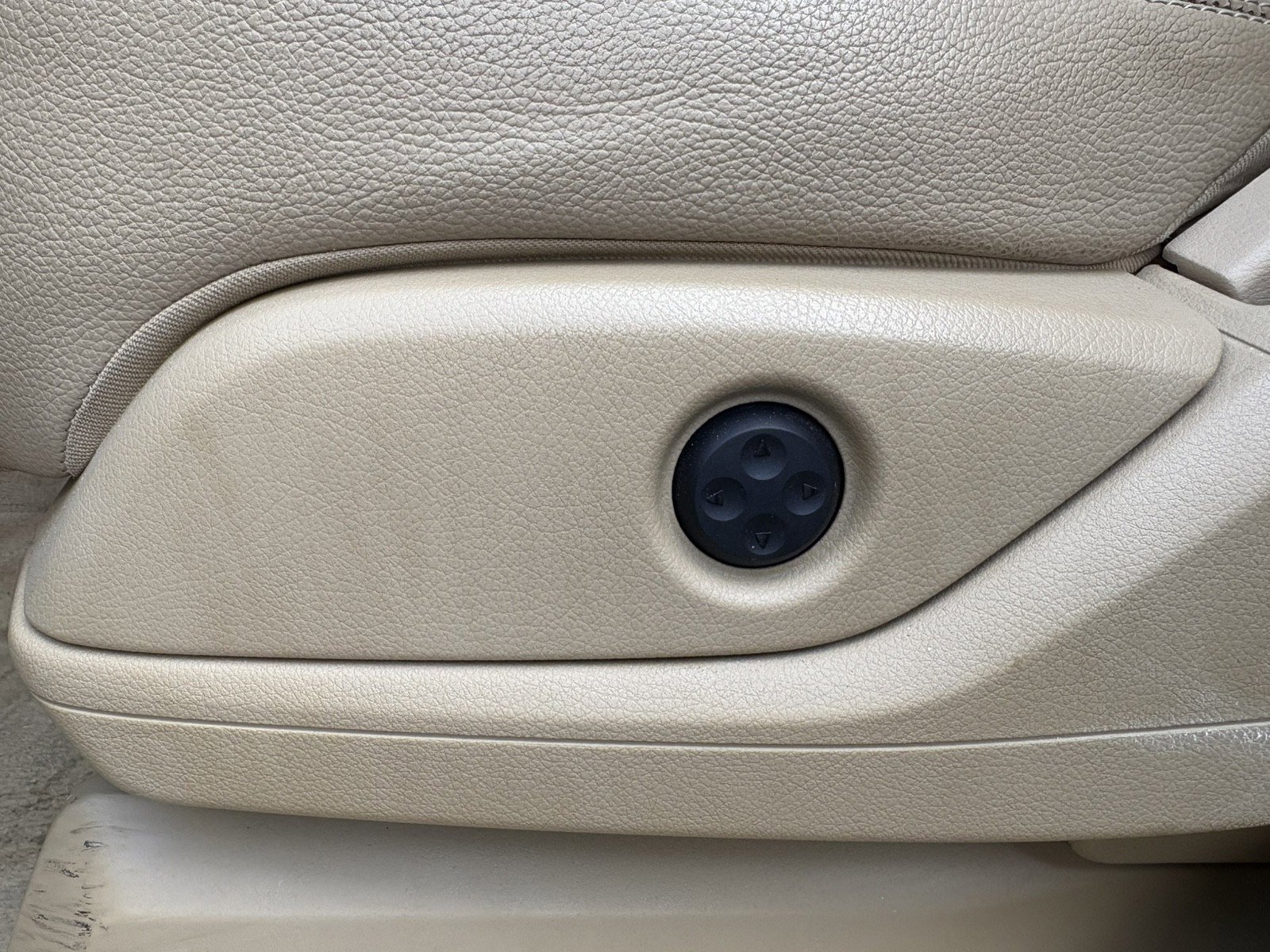 Used 2014 Mercedes-Benz GL 450 4MATIC image 16