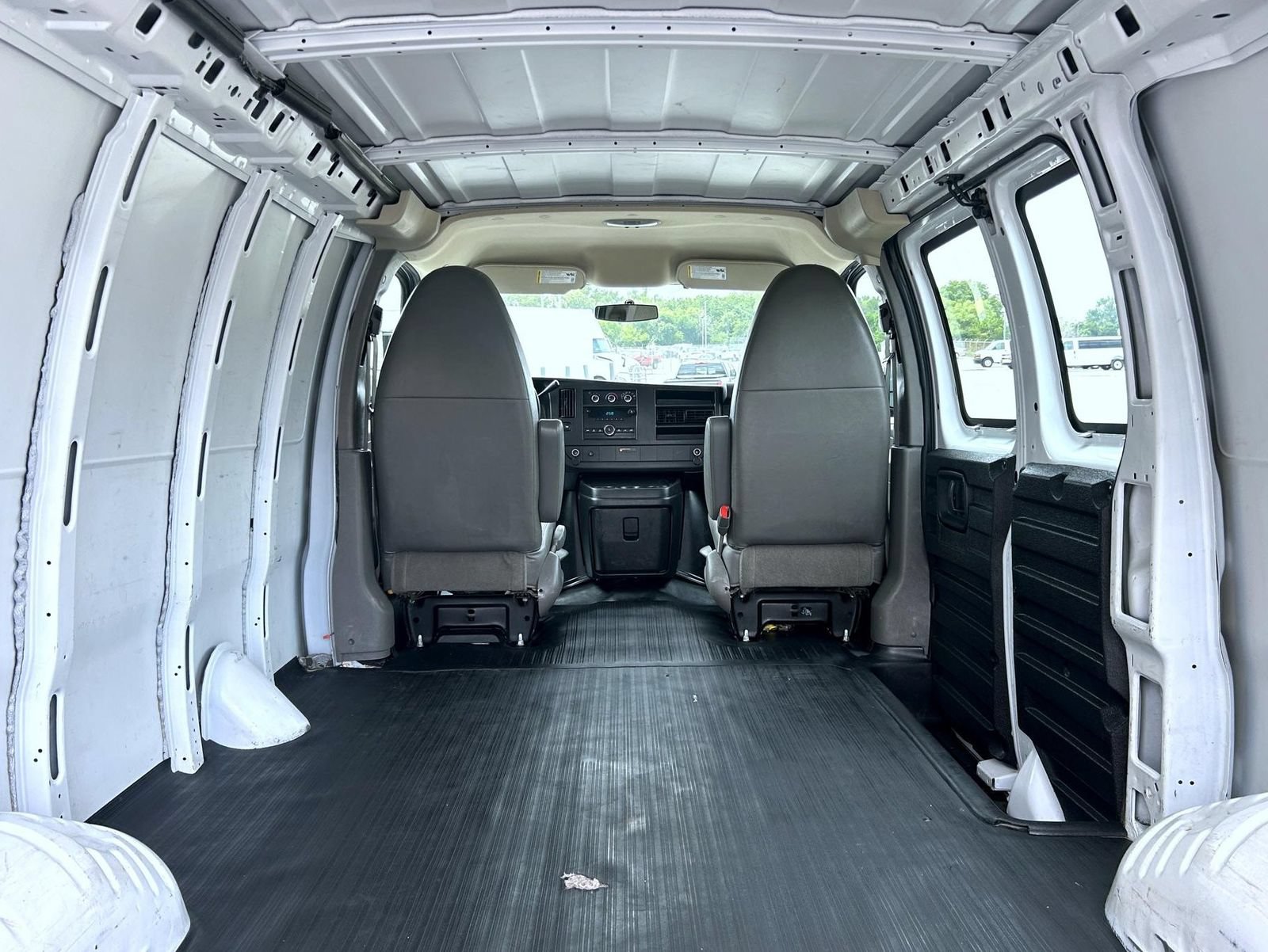 Used 2014 Chevrolet Express 1500 RWD image 24