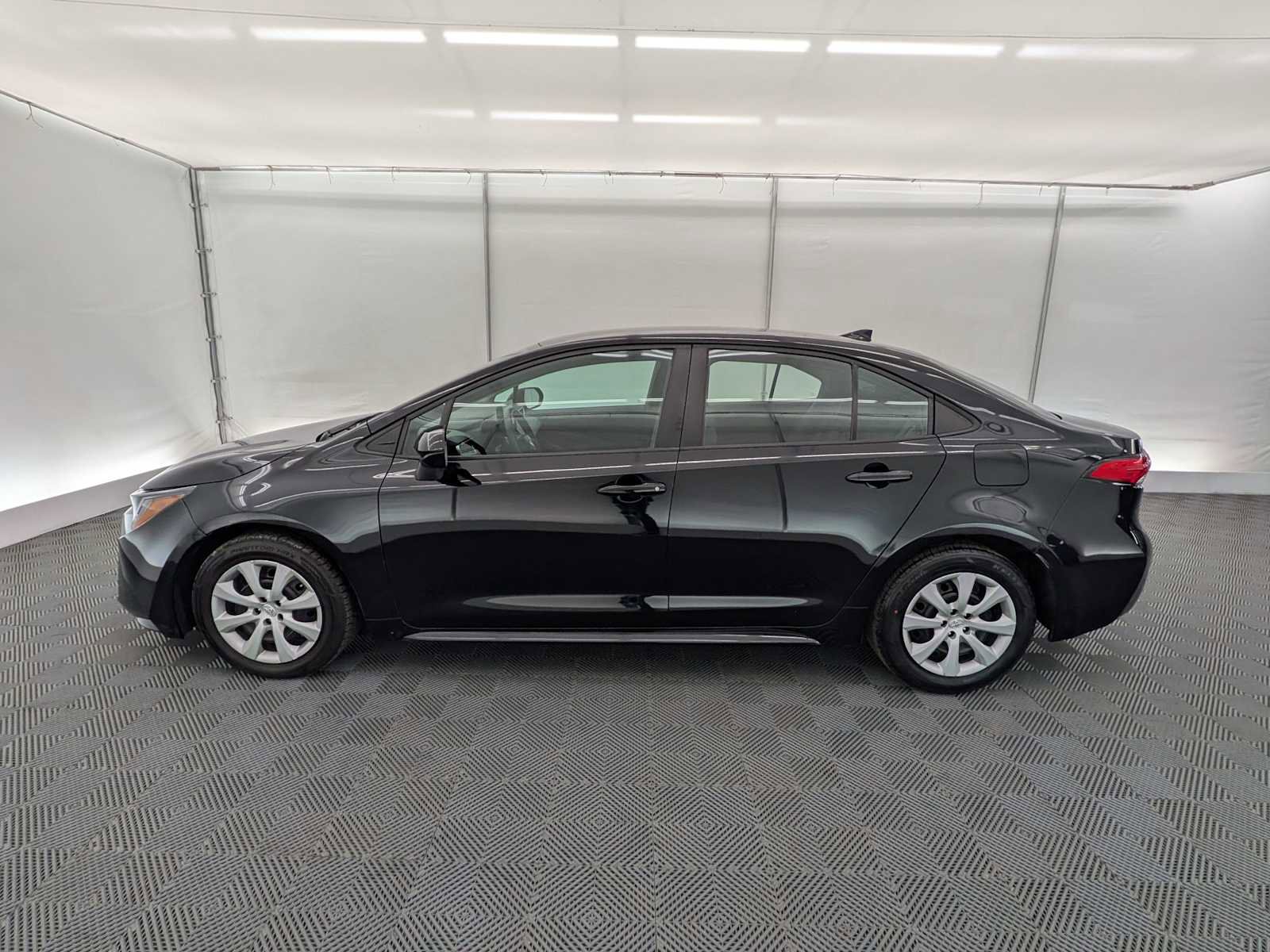 Used 2024 Toyota Corolla LE FWD image 3