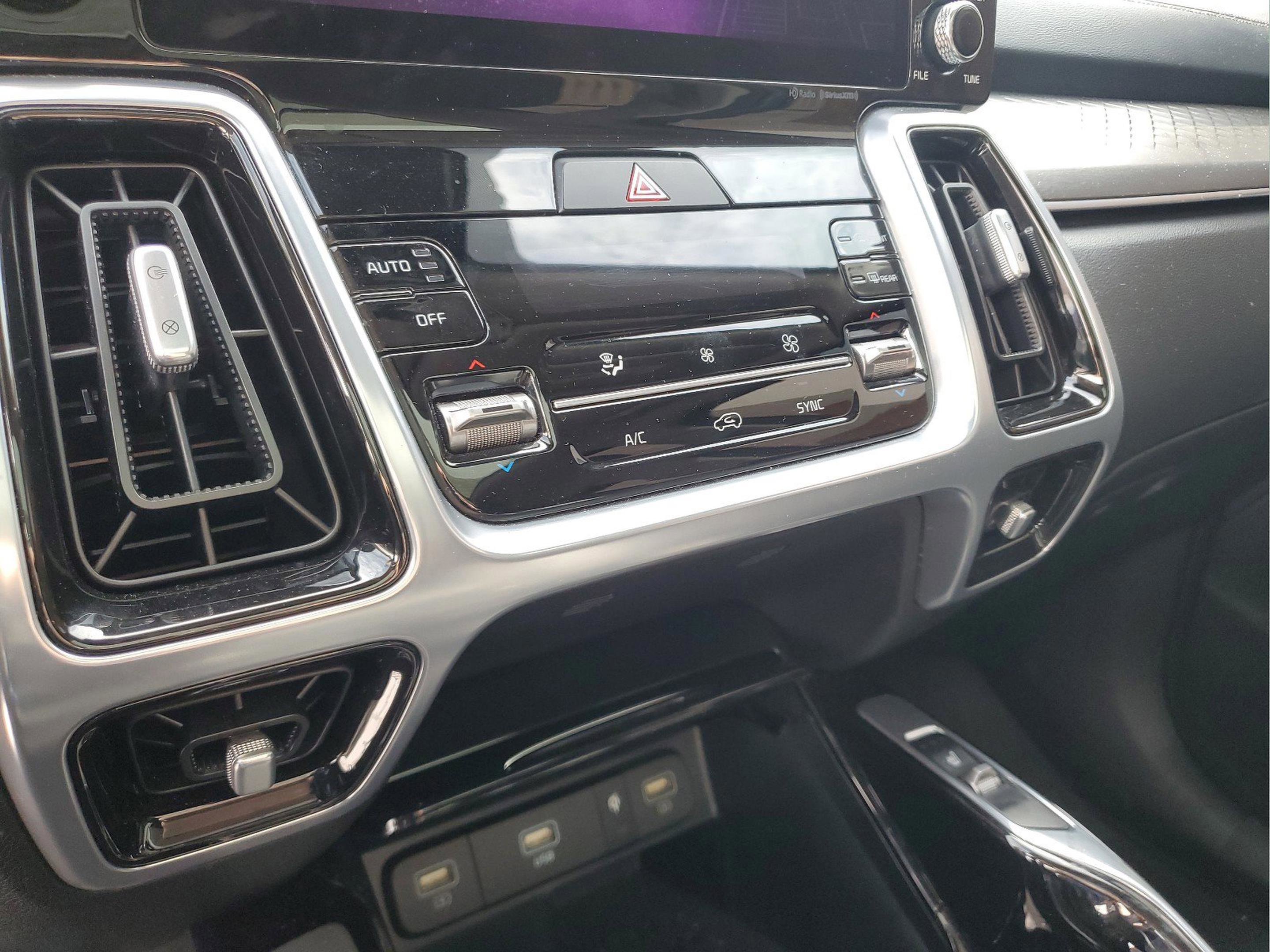 Certified 2022 Kia Sorento SX image 22