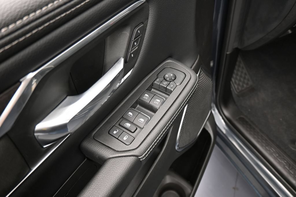 Used 2026 RAM 1500 Laramie AWD/4WD image 13