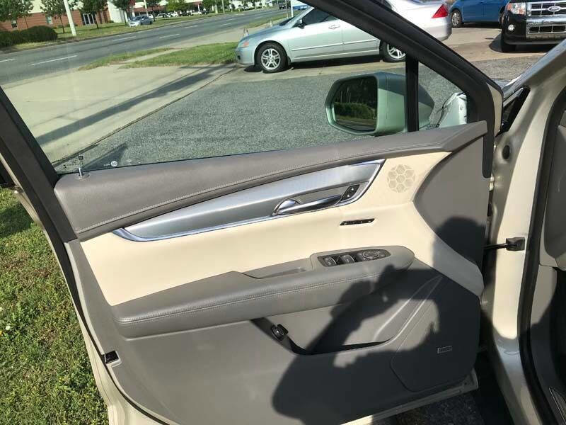 Used 2017 Cadillac XT5 Premium Luxury w/ Driver Assist Package image 8