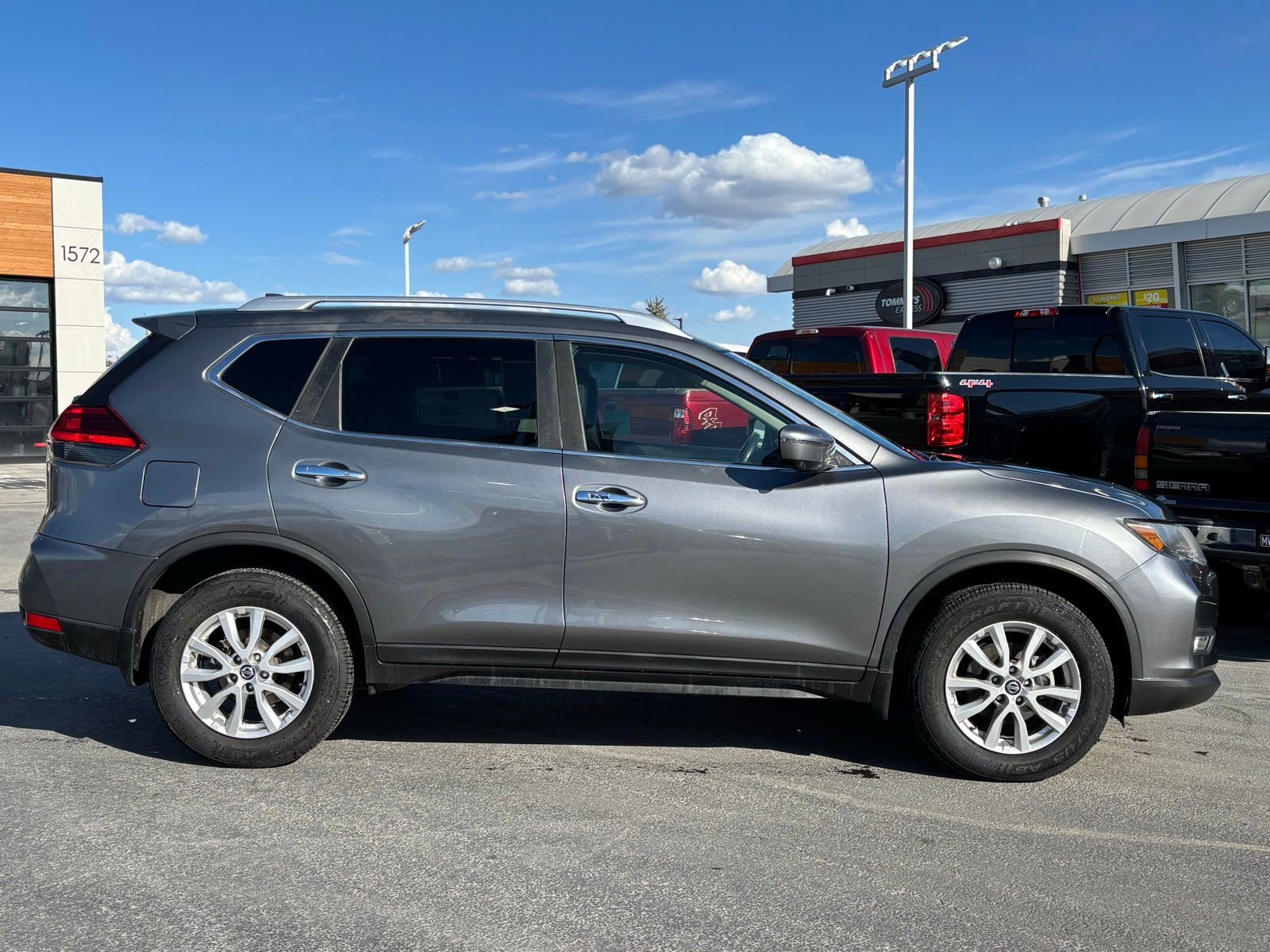 Used 2017 Nissan Rogue SV w/ SV Premium Package AWD/4WD image 5