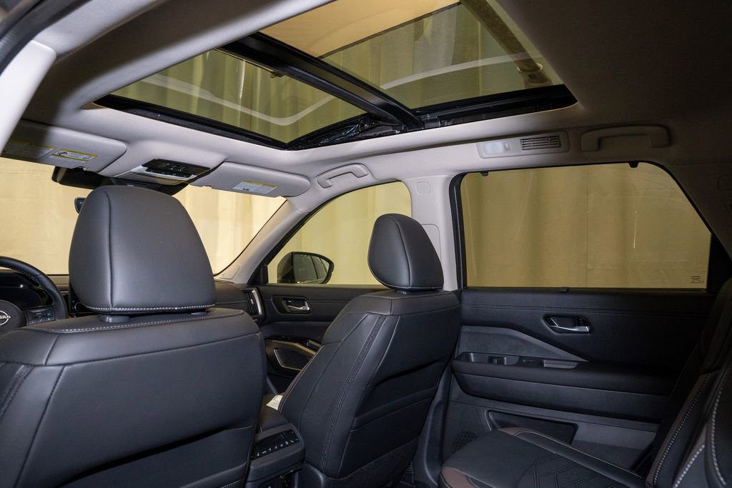 New 2025 Nissan Pathfinder Platinum w/ Lighting Package (N92) image 16