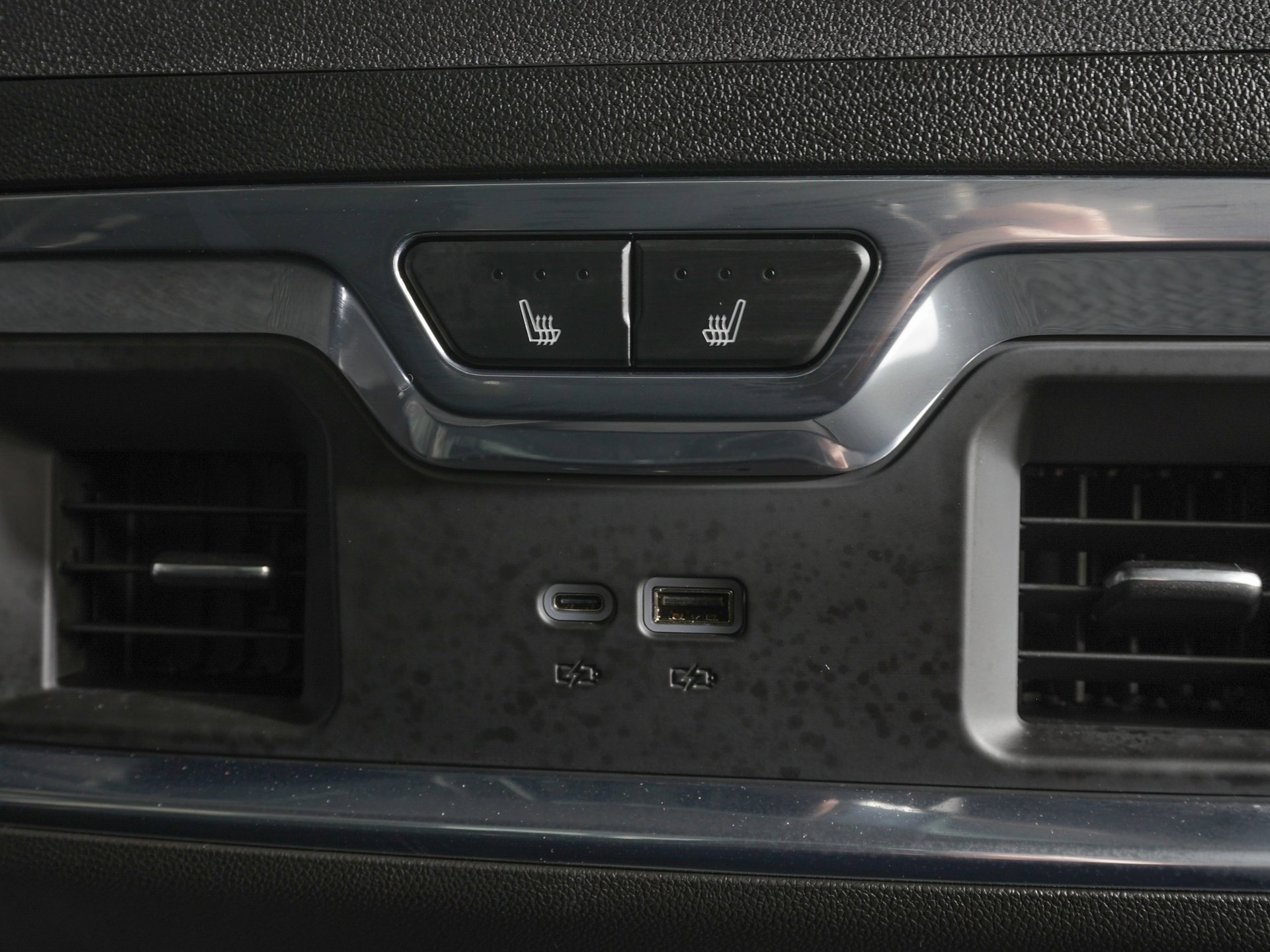 Used 2025 GMC Sierra 2500 Denali w/ Denali Reserve Package image 12