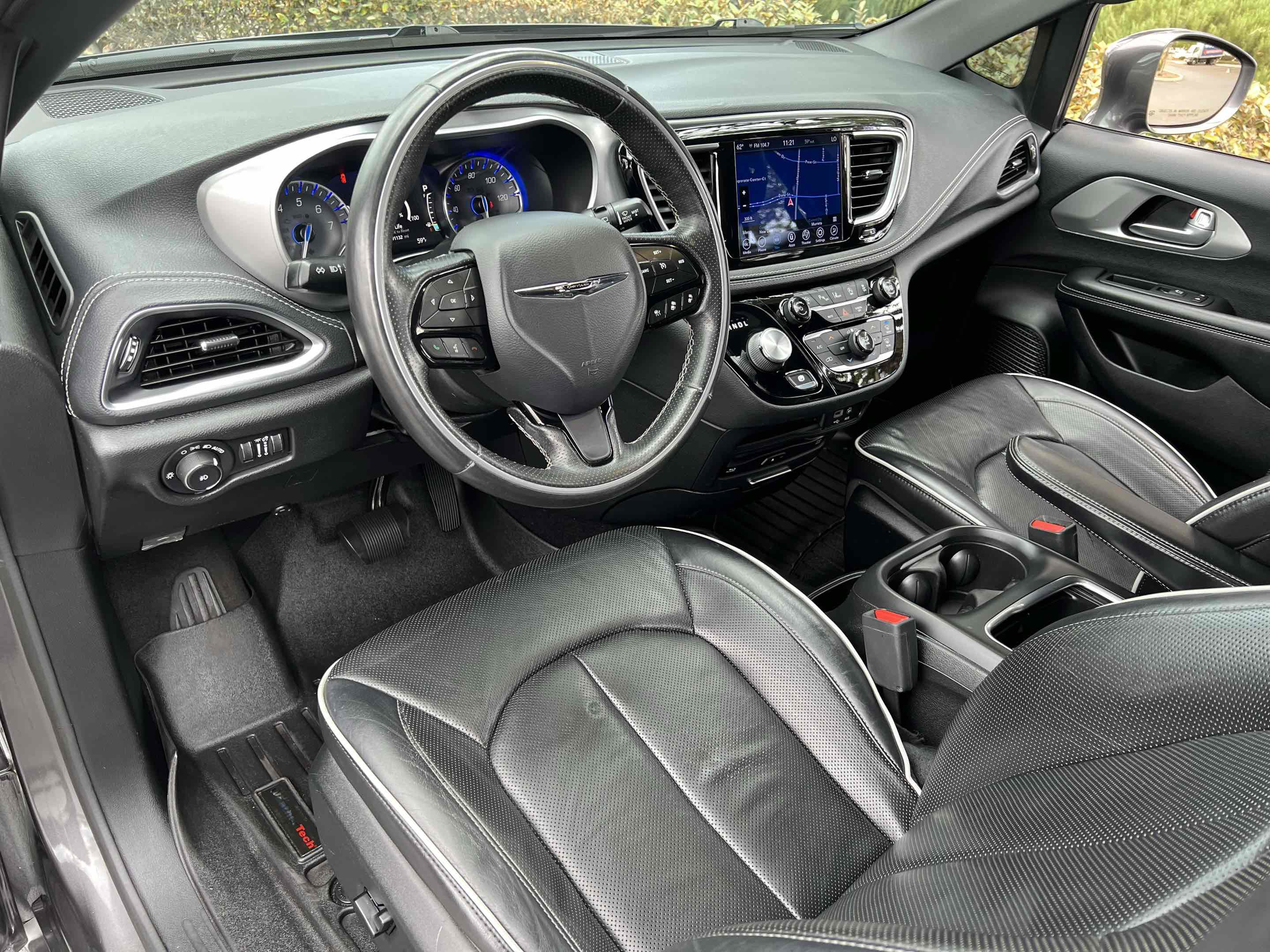 Used 2019 Chrysler Pacifica Limited w/ Advanced Safetytec Group FWD image 3