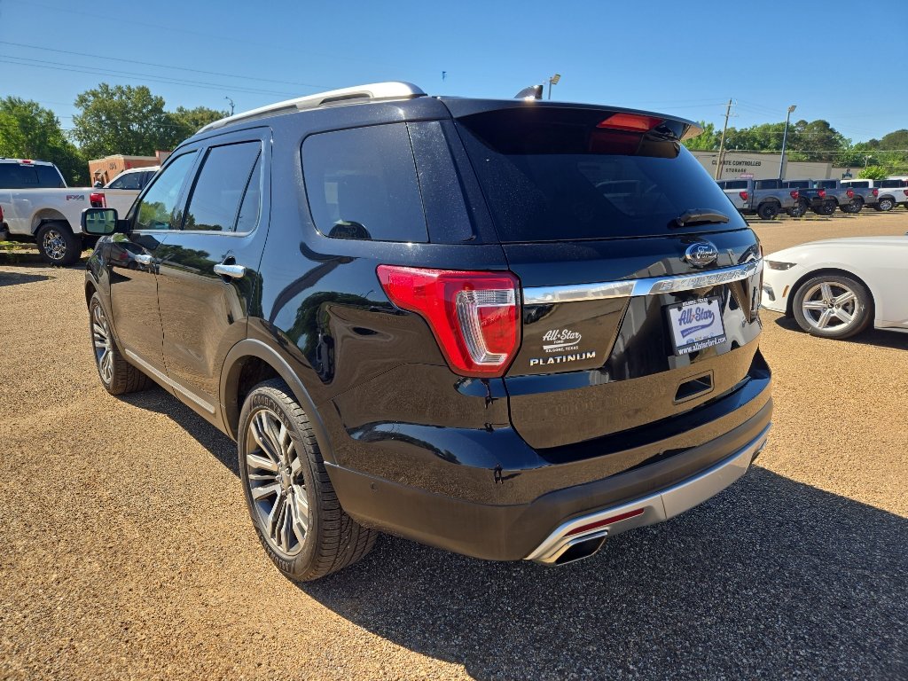 Used 2017 Ford Explorer Platinum AWD/4WD image 3