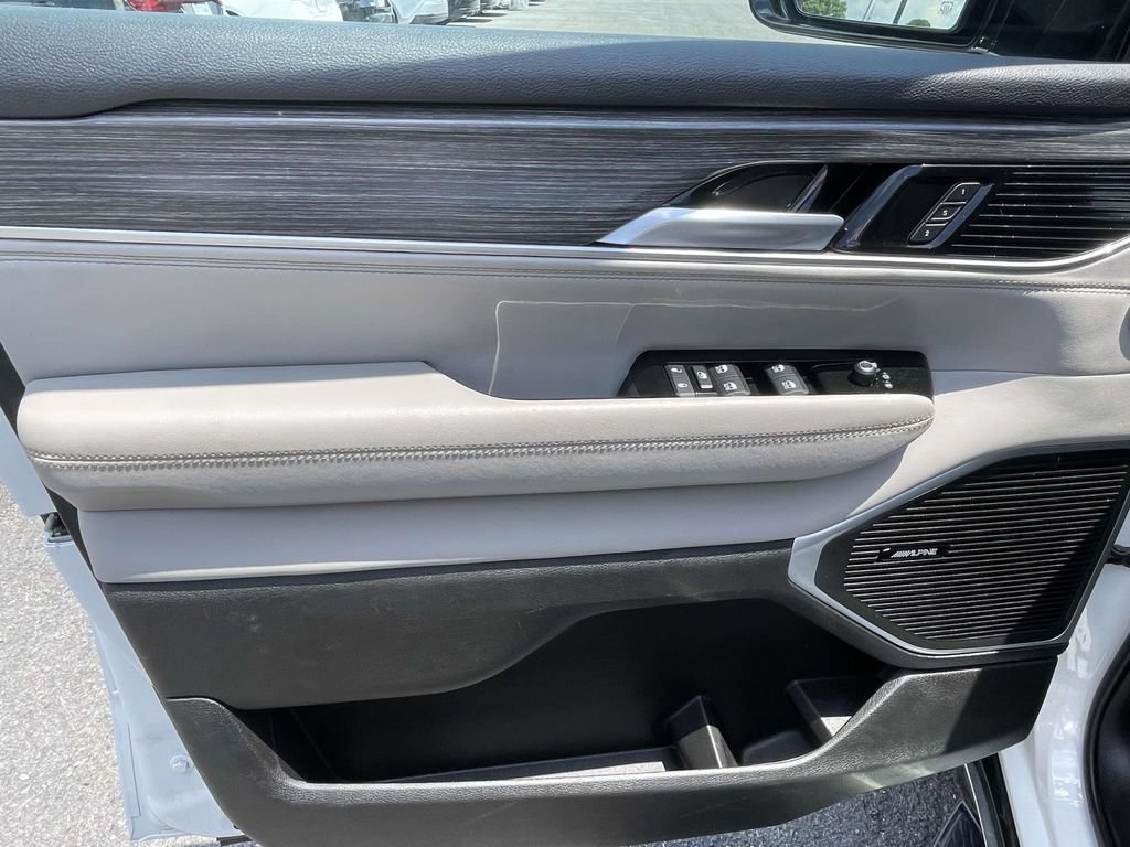 Used 2024 Jeep Wagoneer L Series II w/ Flexible Seating Group AWD/4WD image 14