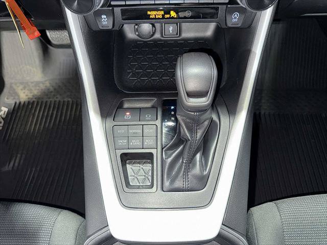Certified 2020 Toyota RAV4 LE w/ All Weather Liner Package AWD/4WD image 29