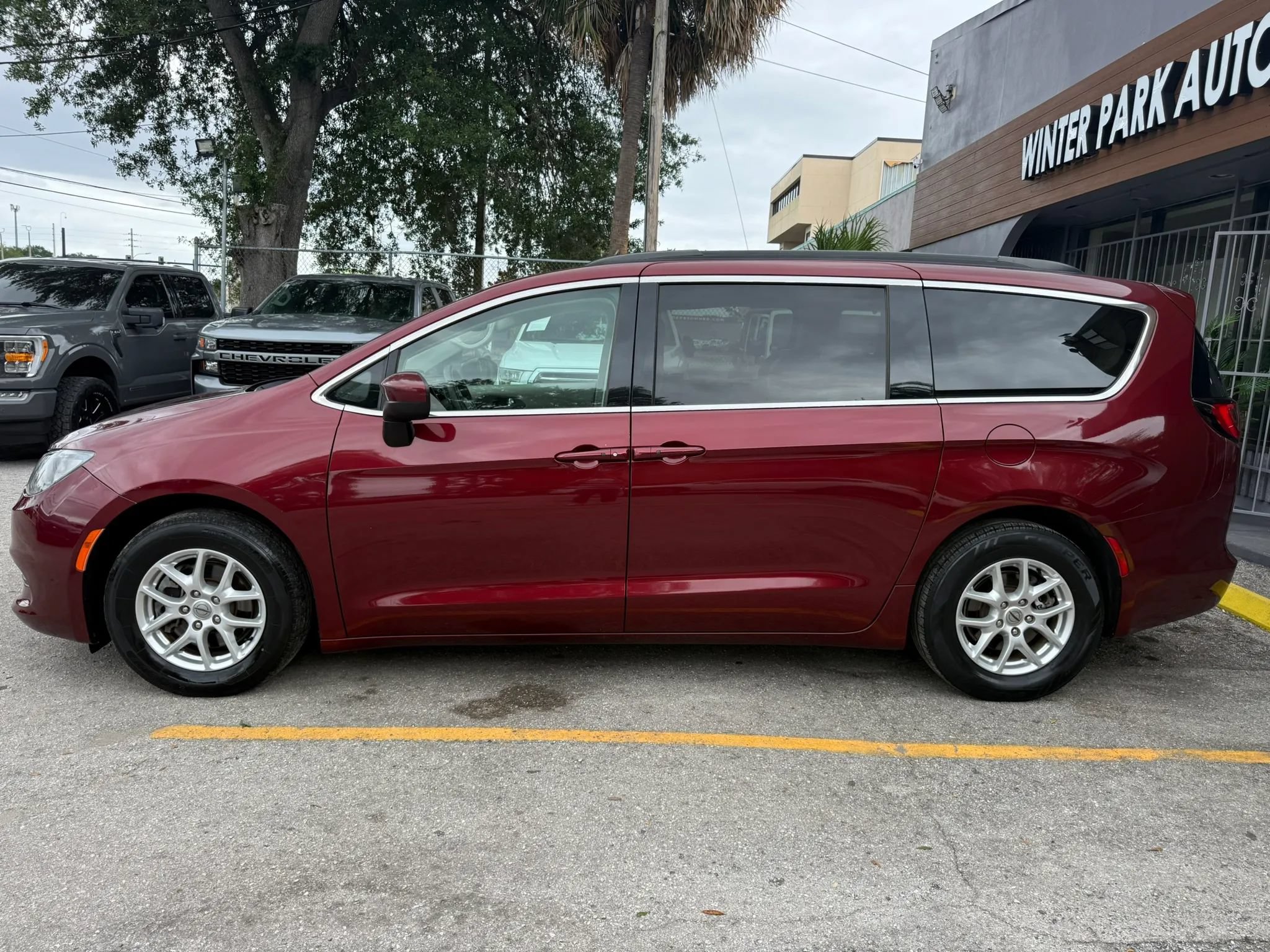 Used 2021 Chrysler Voyager Lxi FWD image 4