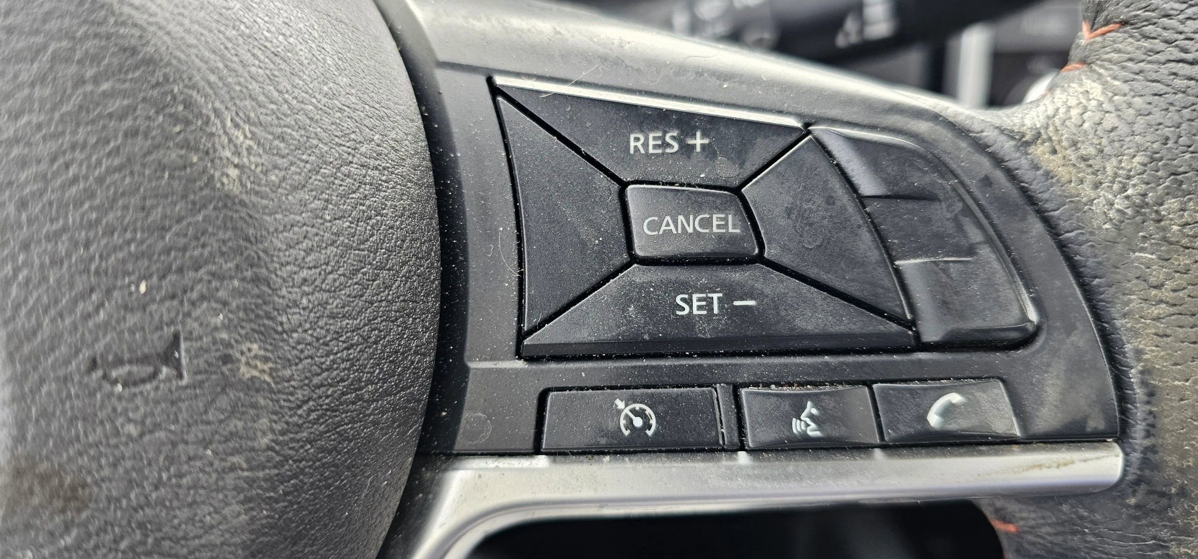 Used 2020 Nissan Versa SR image 21