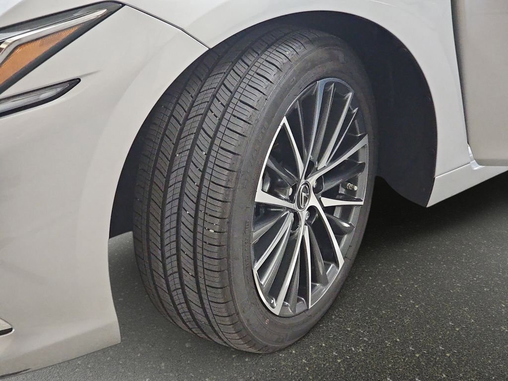 Used 2025 Lexus ES 300h w/ Premium Package FWD image 34