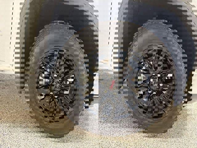 Used 2025 GMC Sierra 1500 Elevation image 31