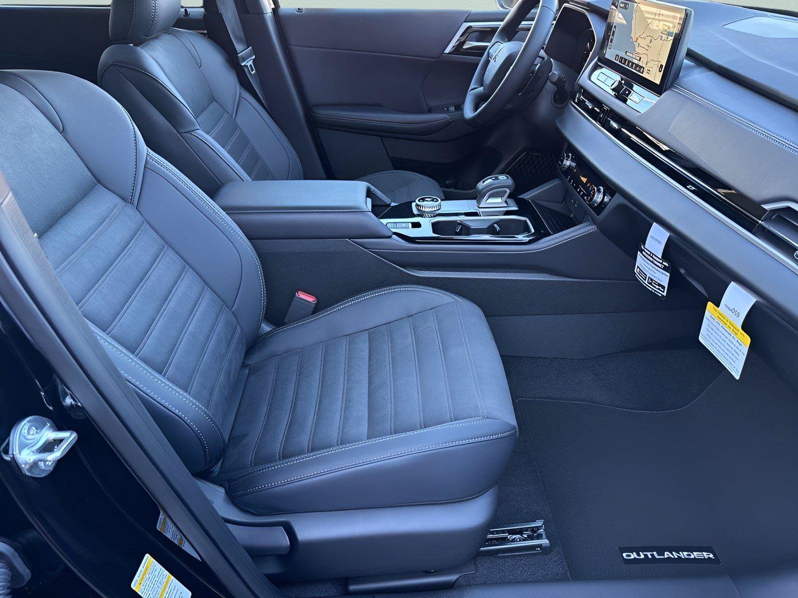 Used 2025 Mitsubishi Outlander SE AWD/4WD image 27