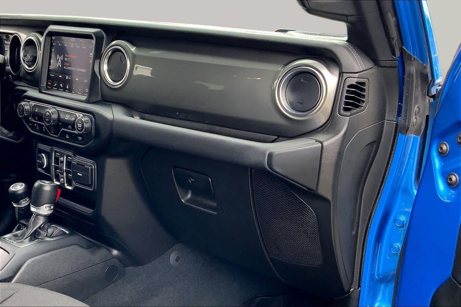 Used 2022 Jeep Wrangler Unlimited Sahara AWD/4WD image 18