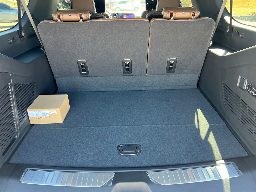 New 2026 Chevrolet Suburban High Country image 23