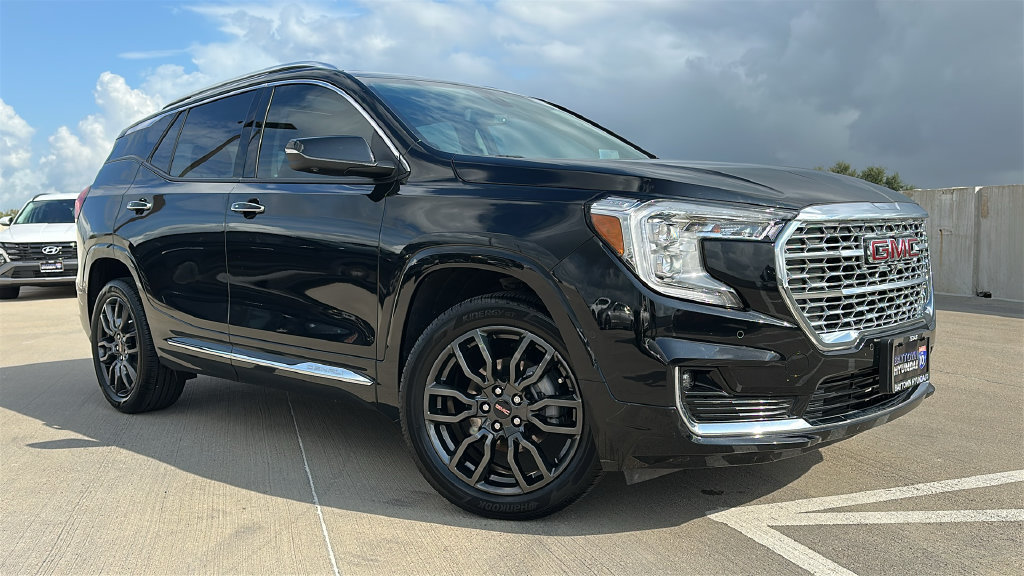 Used 2024 GMC Terrain Denali w/ Black Diamond Edition AWD/4WD image 7
