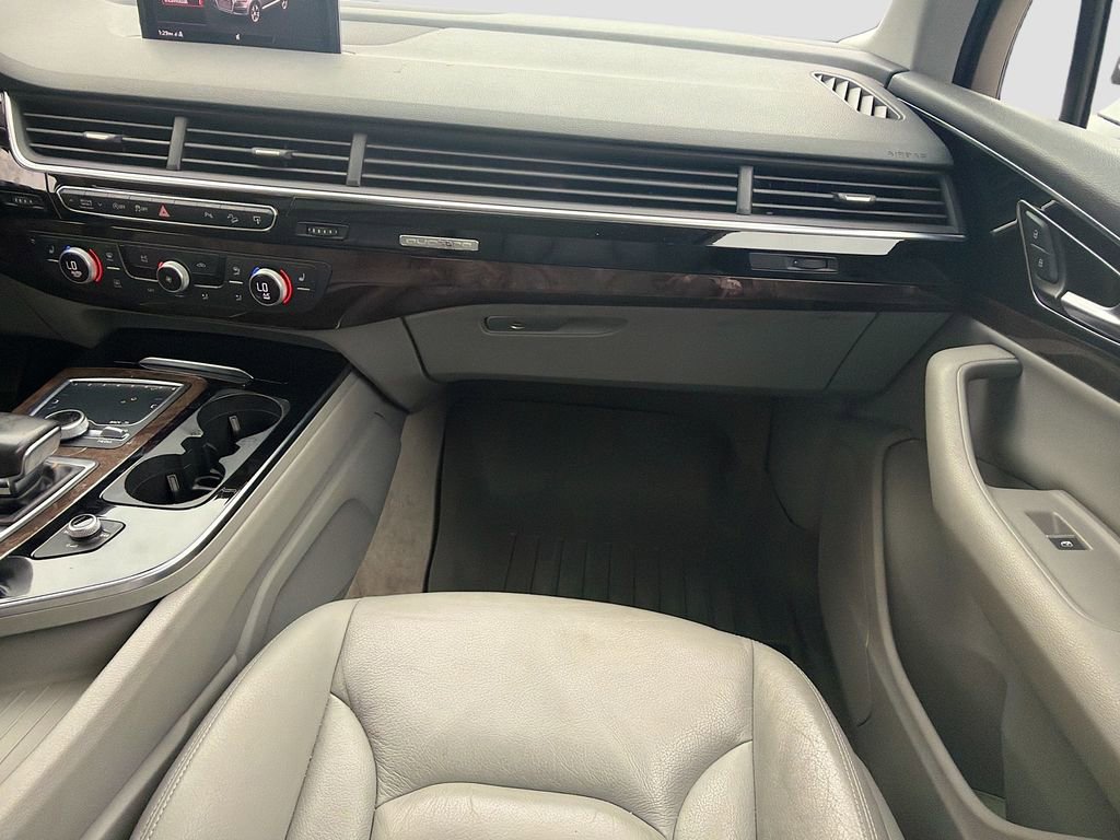 Used 2017 Audi Q7 3.0T Premium Plus w/ Premium Plus Package image 18